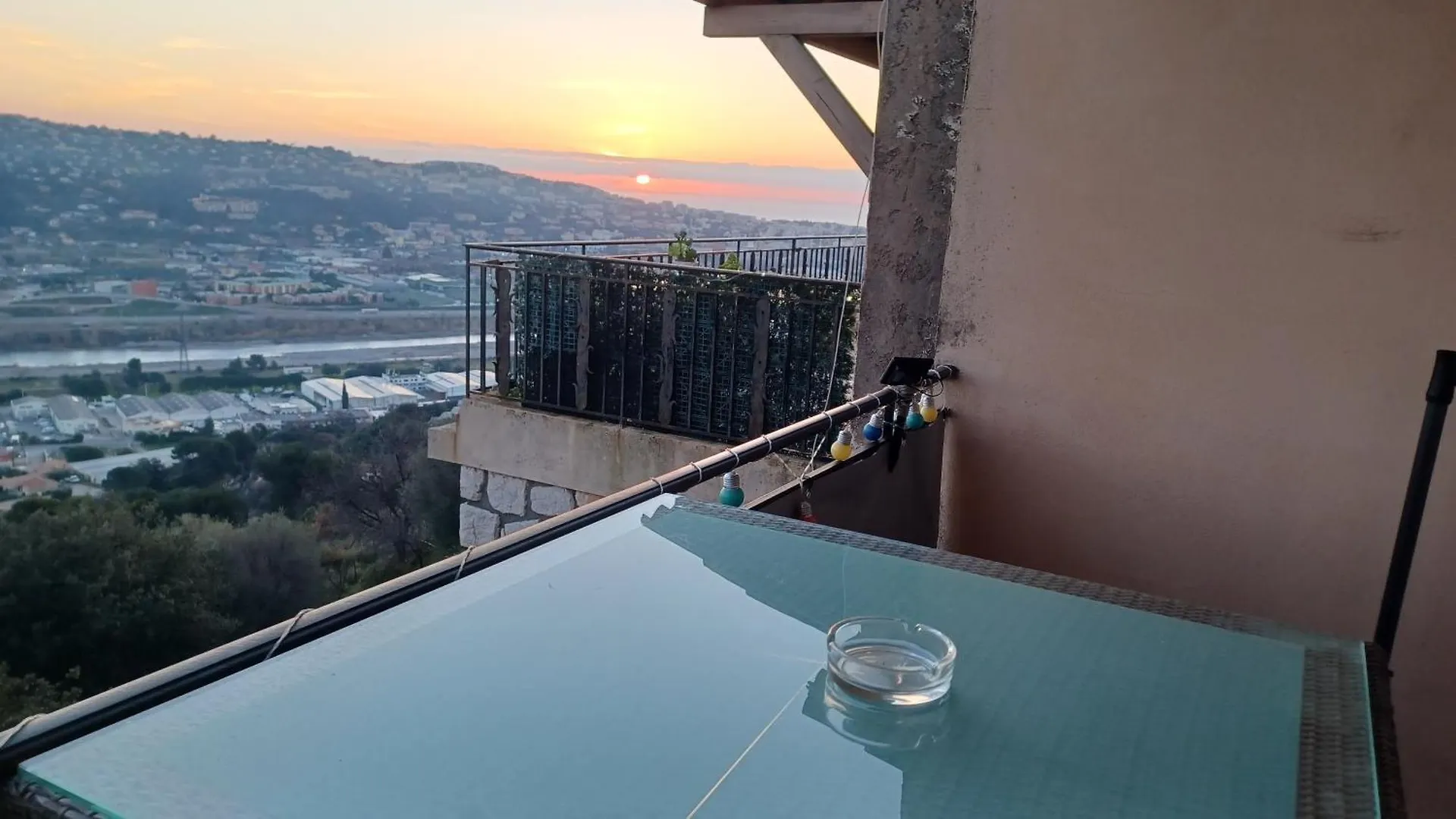 La Tuiliere Apartment Saint-Laurent-du-Var Homestay