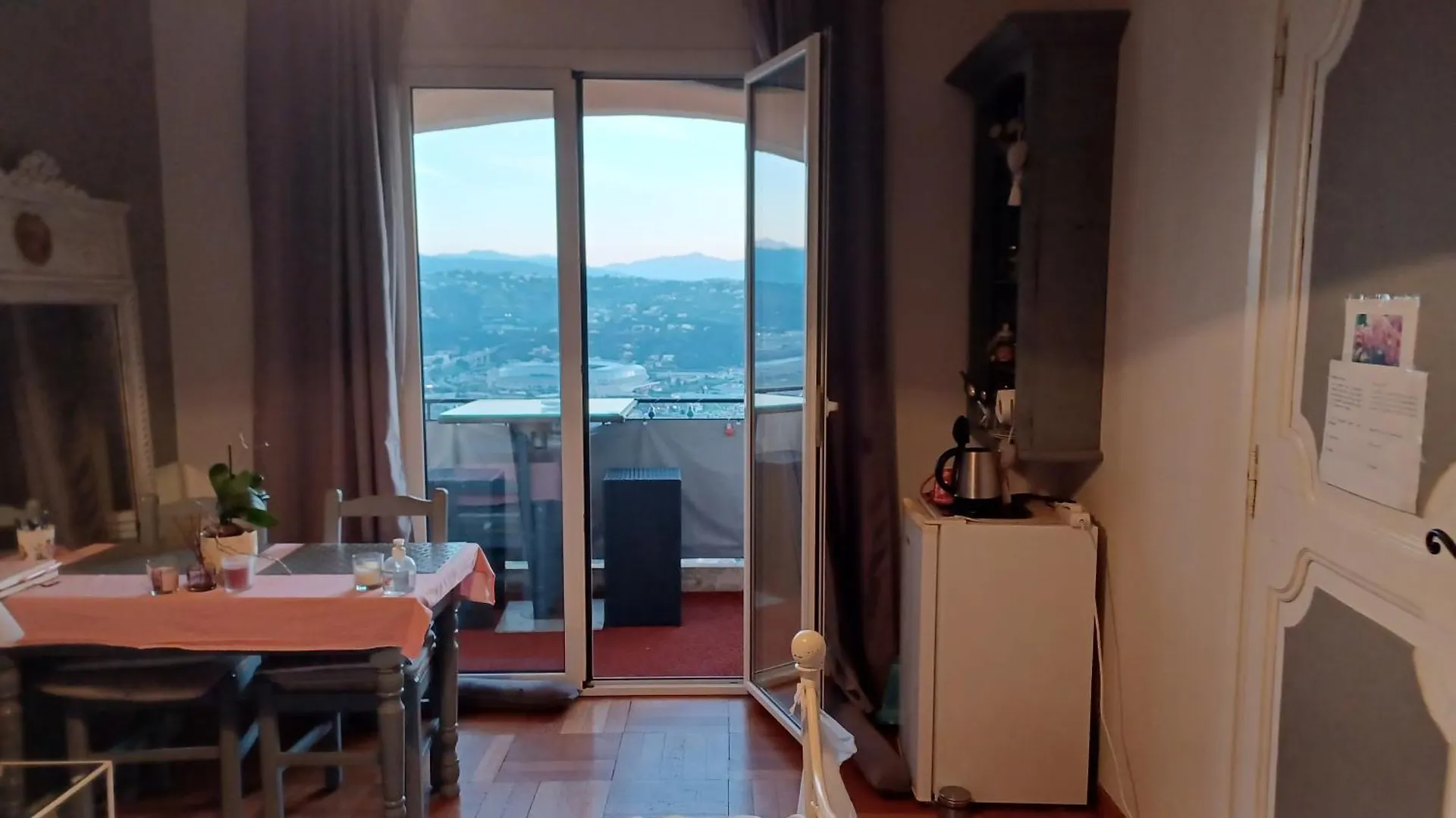 Homestay La Tuiliere Apartment Saint-Laurent-du-Var France