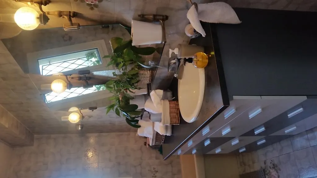Homestay La Tuiliere Apartment Saint-Laurent-du-Var France