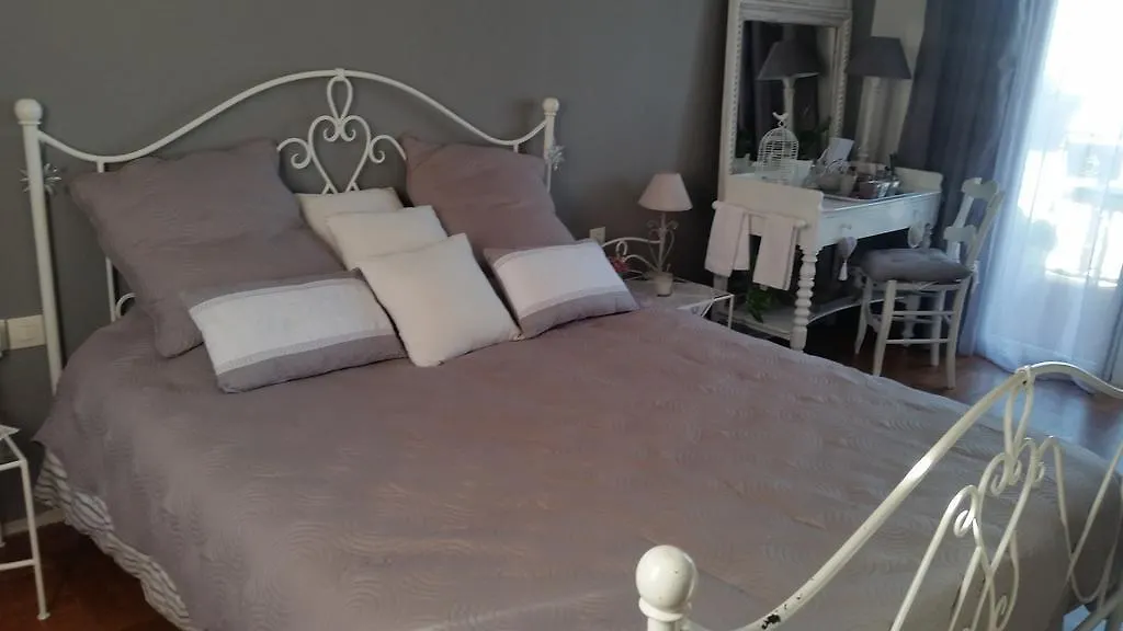 Homestay La Tuiliere Apartment Saint-Laurent-du-Var France